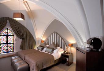 Martin s Patershof has rooms with a private hot tub