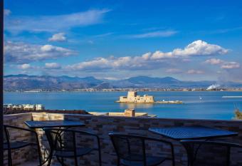 Bonne Nuit Pension has Balcony rooms