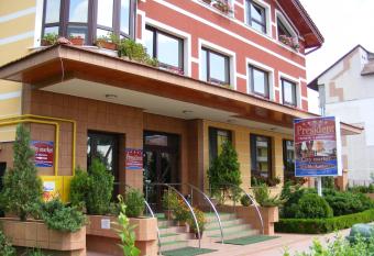 Pensiunea President has Balcony rooms