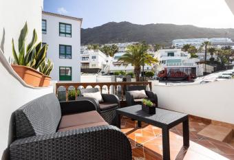 SANTANA Holidays by Sunkeyrents allows 18 year olds to book a room