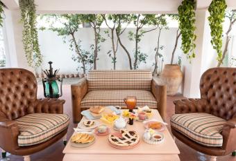 LA FORESTERIA DI MAESTINA has Balcony rooms