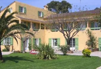 Auberge les Oliviers has Balcony rooms