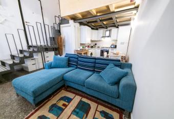 Anais  Loft- OSP. SANT ORSOLA-FIERA has Balcony rooms