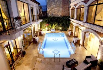 Saint John Hotel allows 18 year olds to book a room