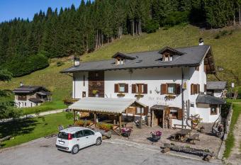 Affittacamere Lozen allows 18 year olds to book a room