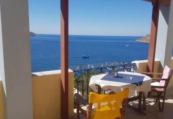 Melina s Sunset has Balcony rooms