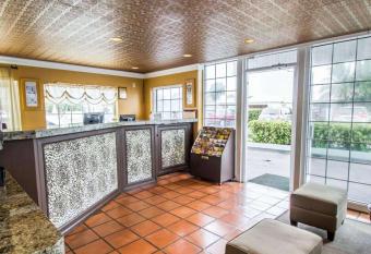 Econo Lodge allows 18 year olds to book a room