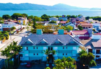 Belle Arti Pousada allows 18 year olds to book a room