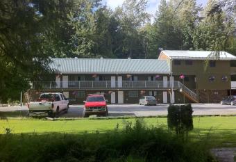 The Hitching Post Motel allows 18 year olds to book a room