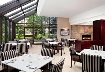 Sheraton Montreal Airport Hotel allows 18 year olds to book a room