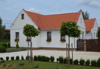 Levendula Apartman has Balcony rooms