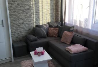 Rose Central Apartment allows 18 year olds to book a room