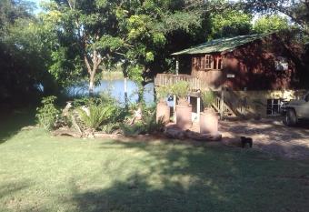 Hippo Retreat & Tiger Fishing Komatipoort has Balcony rooms