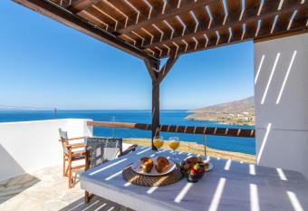 Sail Inn has Balcony rooms