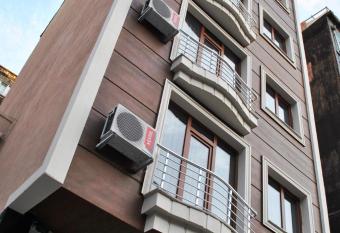 Diamond Suites Residence has Smoking/Balcony rooms