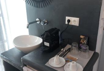 Verykokkos on the beach has rooms with a private hot tub