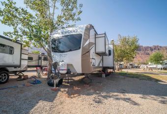 Outdoor Glamping Rockwood Trailer OK28 allows 18 year olds to book a room
