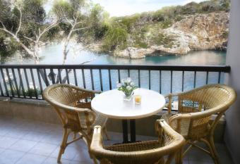 Apartamentos Cala Figuera has Balcony rooms