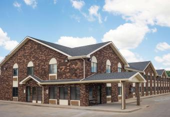 Days Inn by Wyndham Muncie -Ball State University allows 18 year olds to book a room