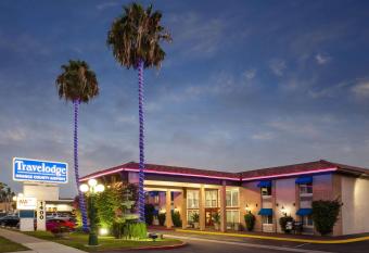 Travelodge by Wyndham Orange County Airport/ Costa Mesa allows 18 year olds to book a room