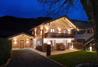 exklusives Alpenchalet mit Jacuzzi & Sauna f  r bis zu 14 Personen allows 18 year olds to book a room