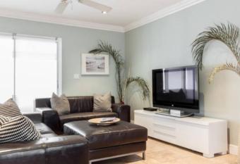 Comfortable Home, 7 min Walk to Beach, Hot Tub, has rooms with a private hot tub