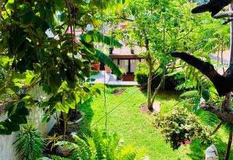 Casa R  stica allows 18 year olds to book a room