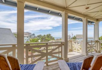 Knee Deep In Happiness has Balcony rooms