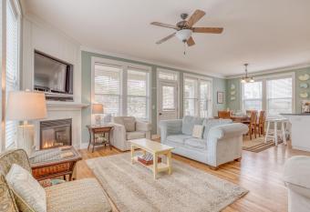 Knee Deep In Paradise has Balcony rooms