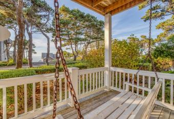 Sunset 389 has Balcony rooms