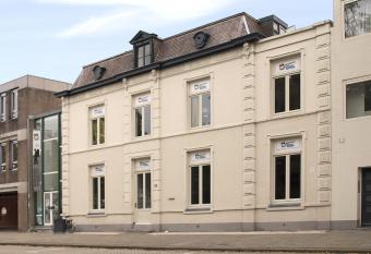 3BE Backpackers Bed & Breakfast Eindhoven allows 18 year olds to book a room