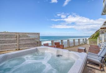 Puffin Place - Olivia Beach has Balcony rooms