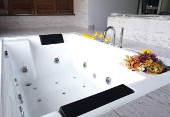 Nature Surrounded & Jacuzzi@KL City has Balcony rooms