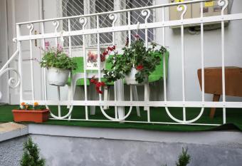 House Centrul Istoric allows 18 year olds to book a room