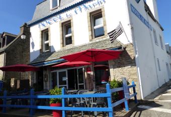 Hotel Le Marin allows 18 year olds to book a room