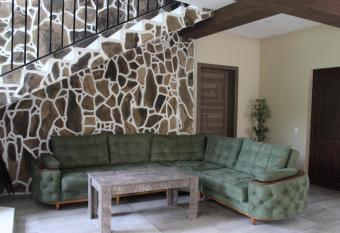 Nikala s house allows 18 year olds to book a room