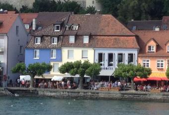 Hotel la Perla allows 18 year olds to book a room