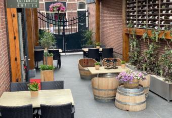 Hotel  t Peperhuys allows 18 year olds to book a room