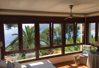 villaquinta has rooms with a private hot tub