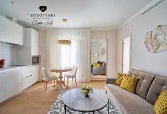 Tandem Soho Suites has Balcony rooms