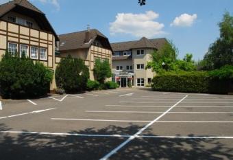 Hotel Restaurant Bullerdieck allows 18 year olds to book a room