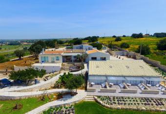 Agriturismo Cozzo di Papaleo has Balcony rooms