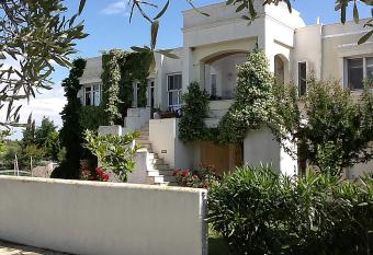 Lovely apartm.near airport allows 18 year olds to book a room