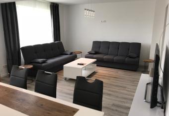 Aparts House - Balkon-WiFi-Kitchen has Balcony rooms