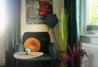 EGE sleep & stay at Kassel - Fasanenweg has Balcony rooms