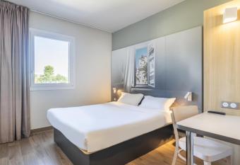 B&B HOTEL Aix en Provence Venelles allows 18 year olds to book a room