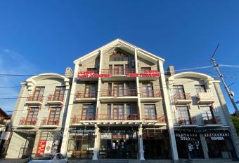 Three Penguins has Balcony rooms