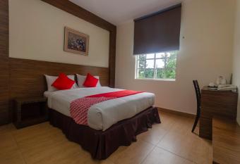 Super OYO 596 The Vintage Hotel allows 18 year olds to book a room