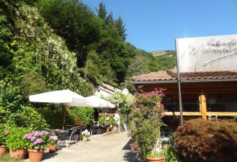 Hotel Restaurante Marronc  n allows 18 year olds to book a room