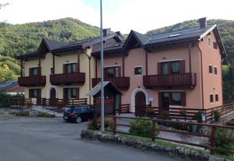 Residence Grand Hotel SIVA - Adults Only allows 18 year olds to book a room